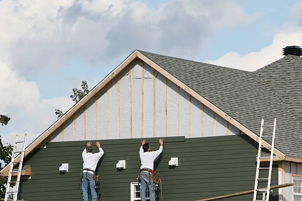 Professional Siding Installation technician working in Pershing, IN